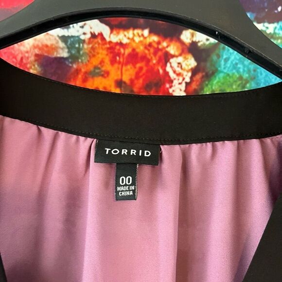Torrid V-Neck High Low Short Sleeve Top Blouse Size 00 M/L - Picture 2 of 6